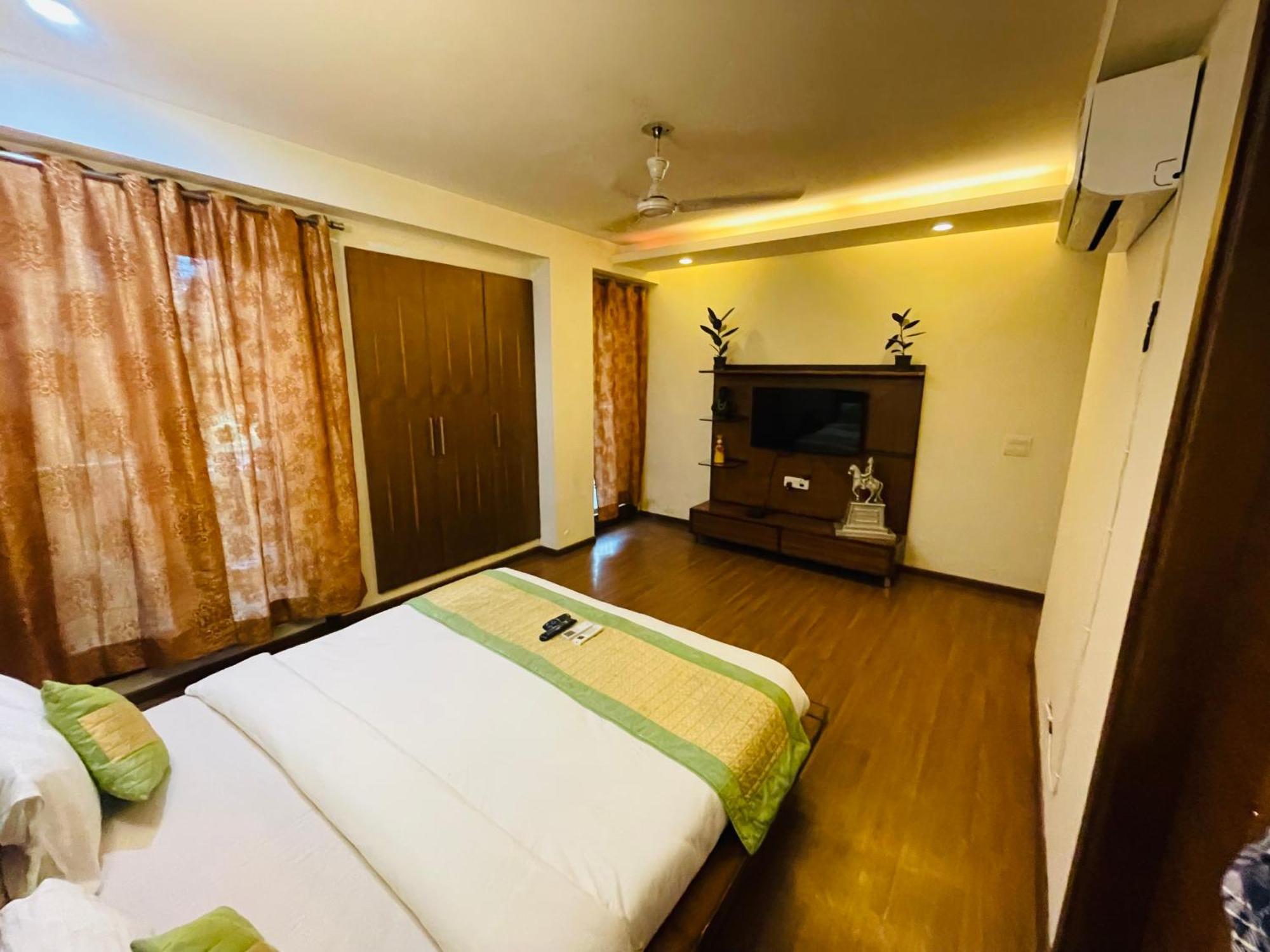 Fortune Service 4bhk,j191 Saket Apartment *