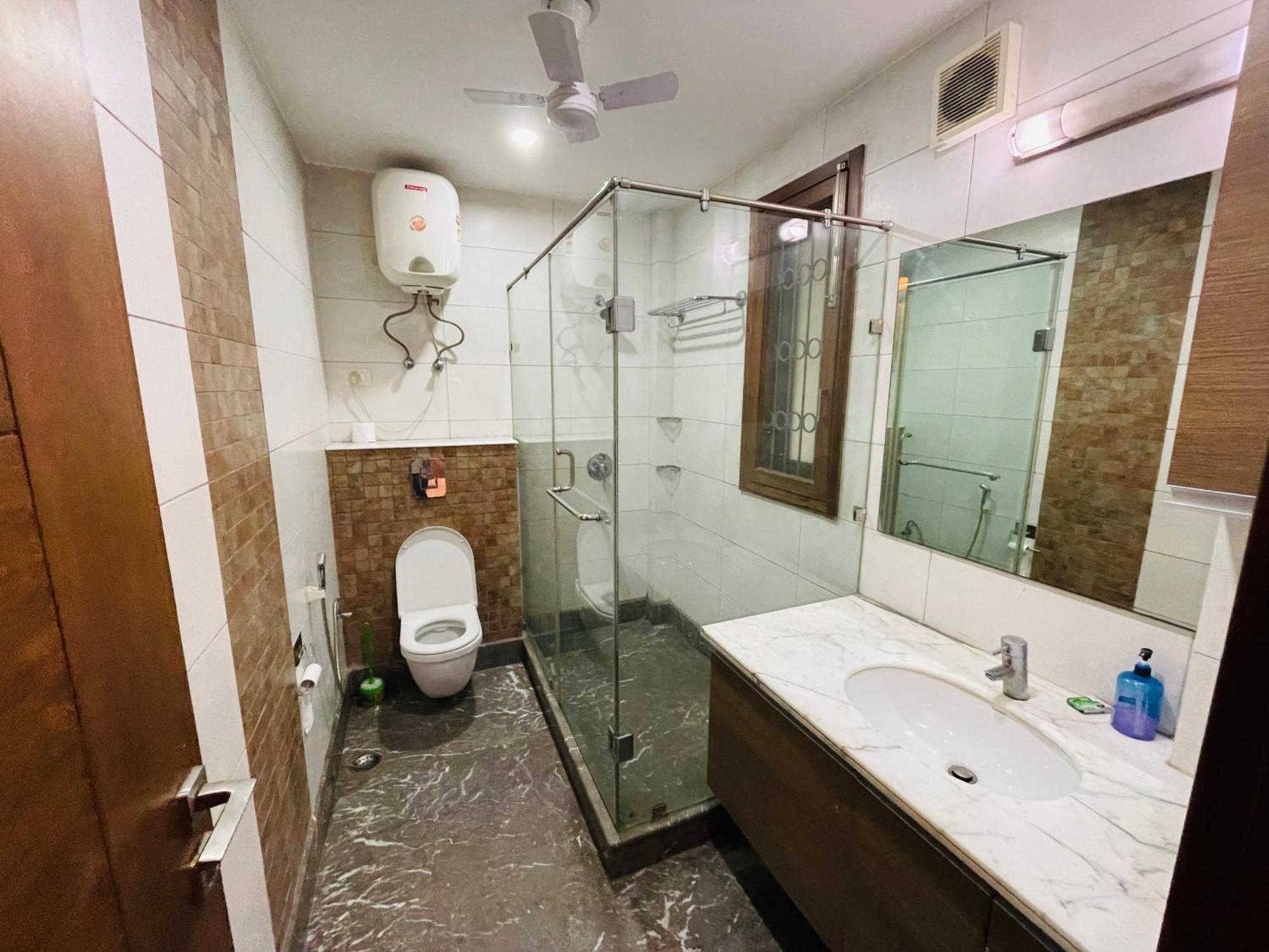 Apartment Fortune Service 4bhk,j191 Saket