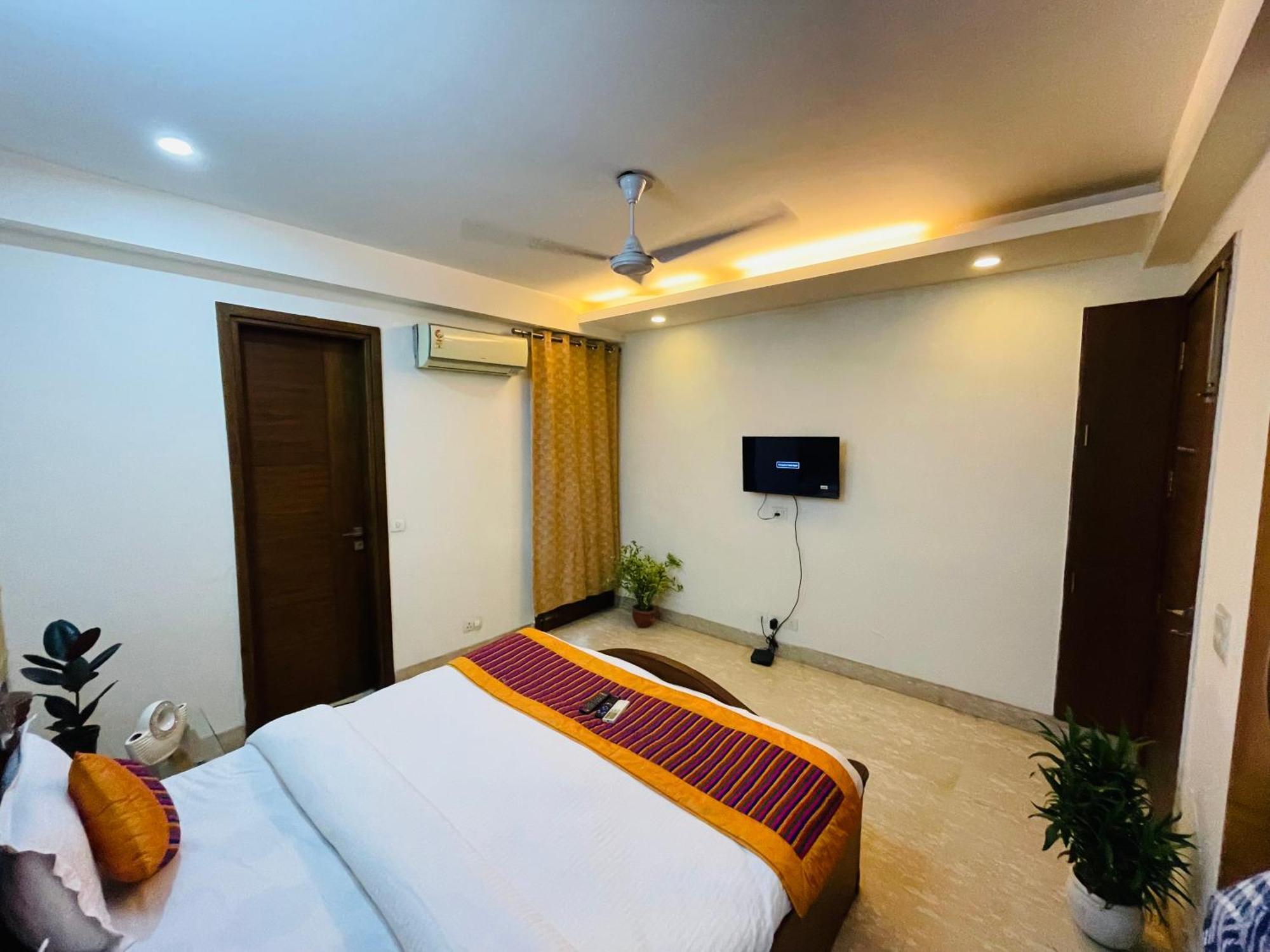 Fortune Service 4bhk,j191 Saket Apartment New Delhi