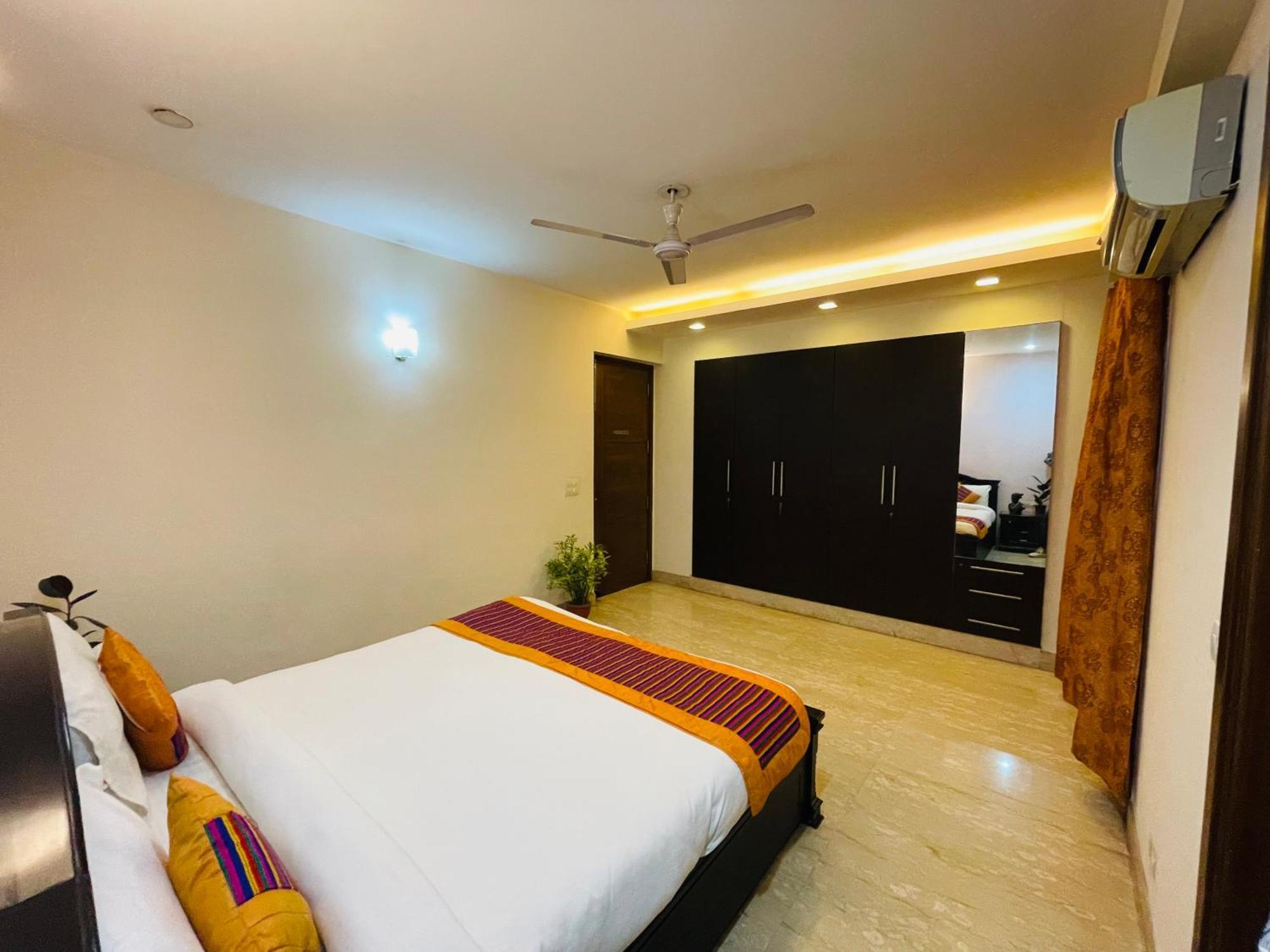 Apartment Fortune Service 4bhk,j191 Saket *