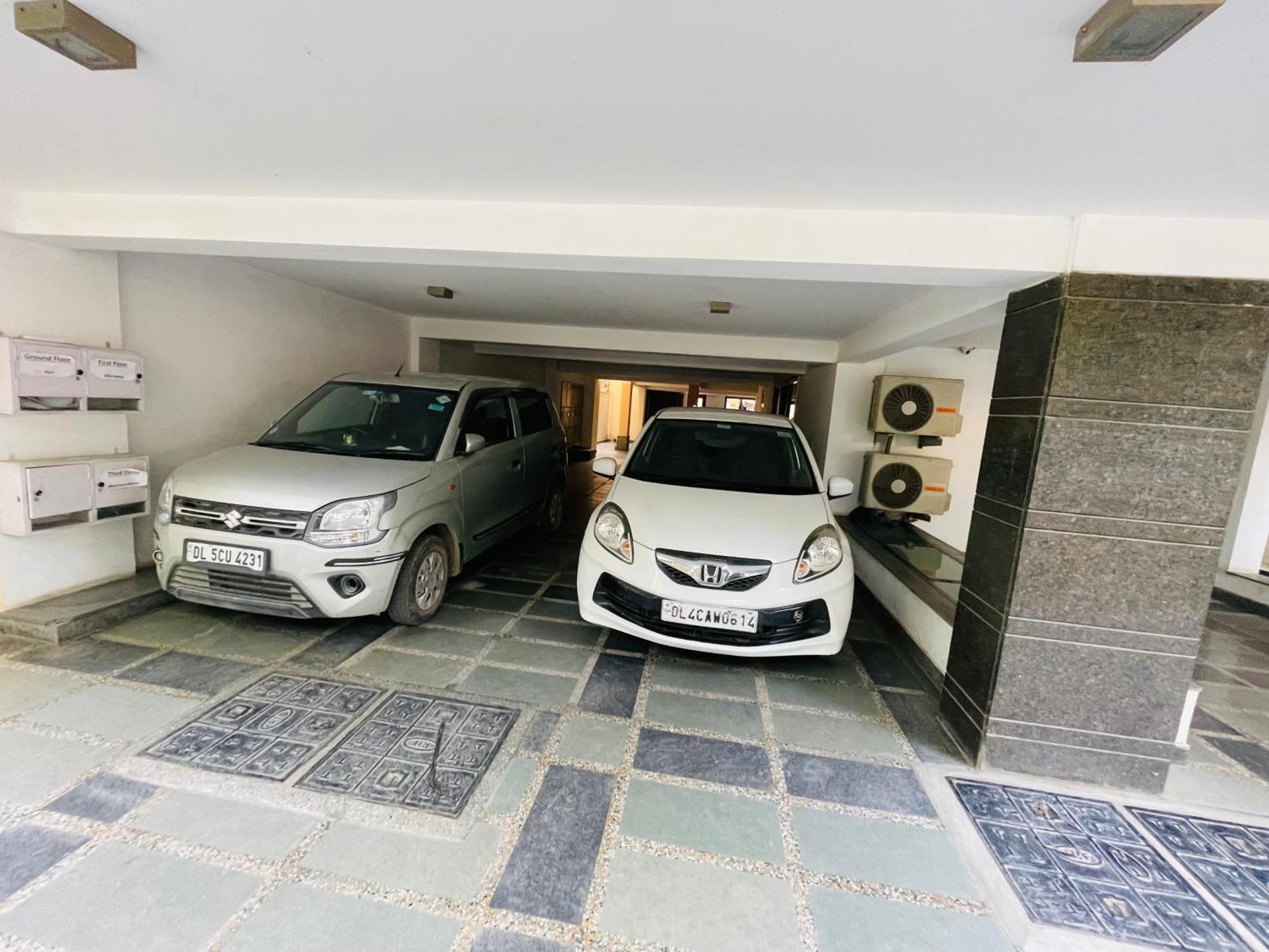 Fortune Service 4bhk,j191 Saket Apartment *
