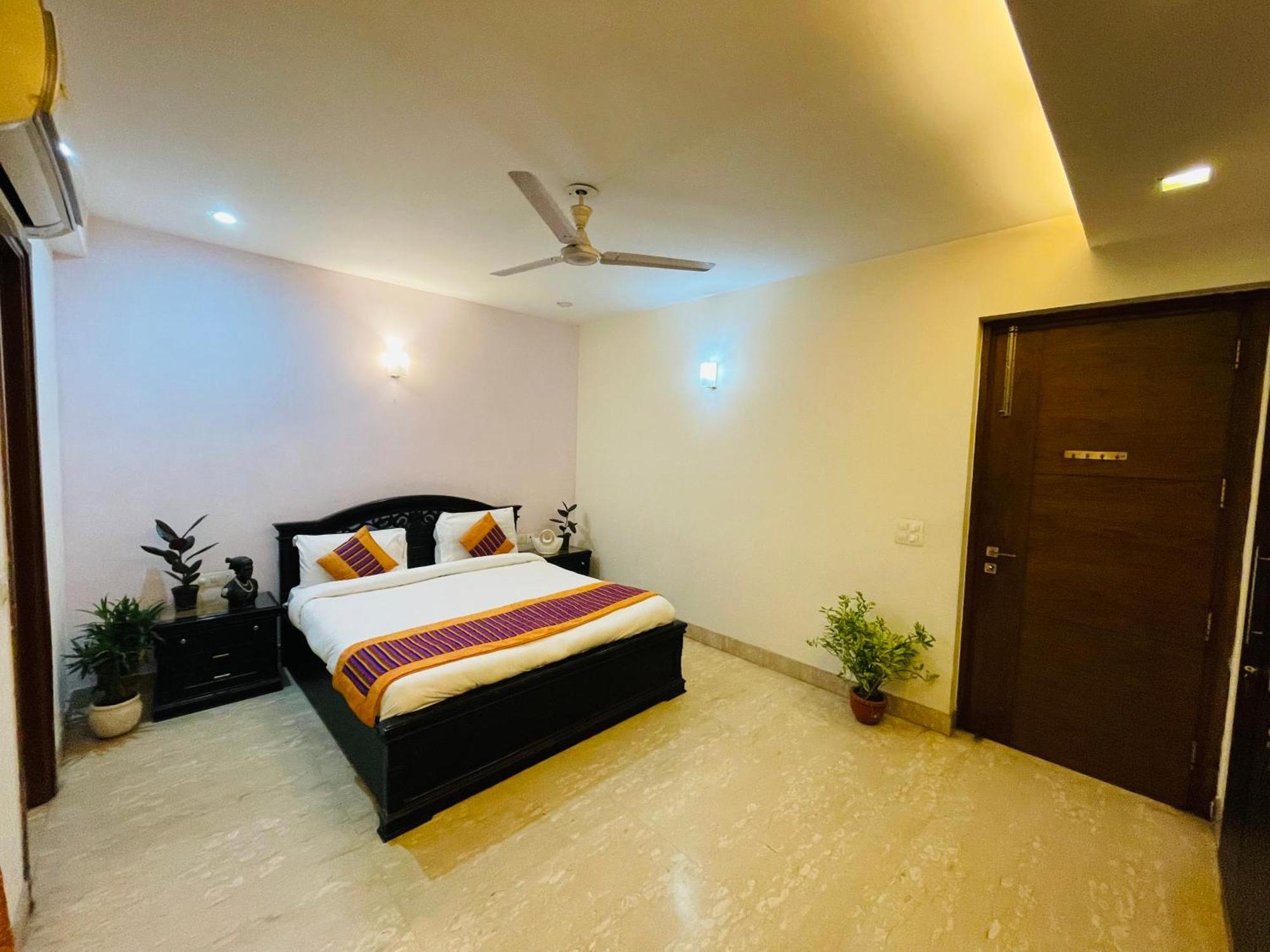 Apartment Fortune Service 4bhk,j191 Saket