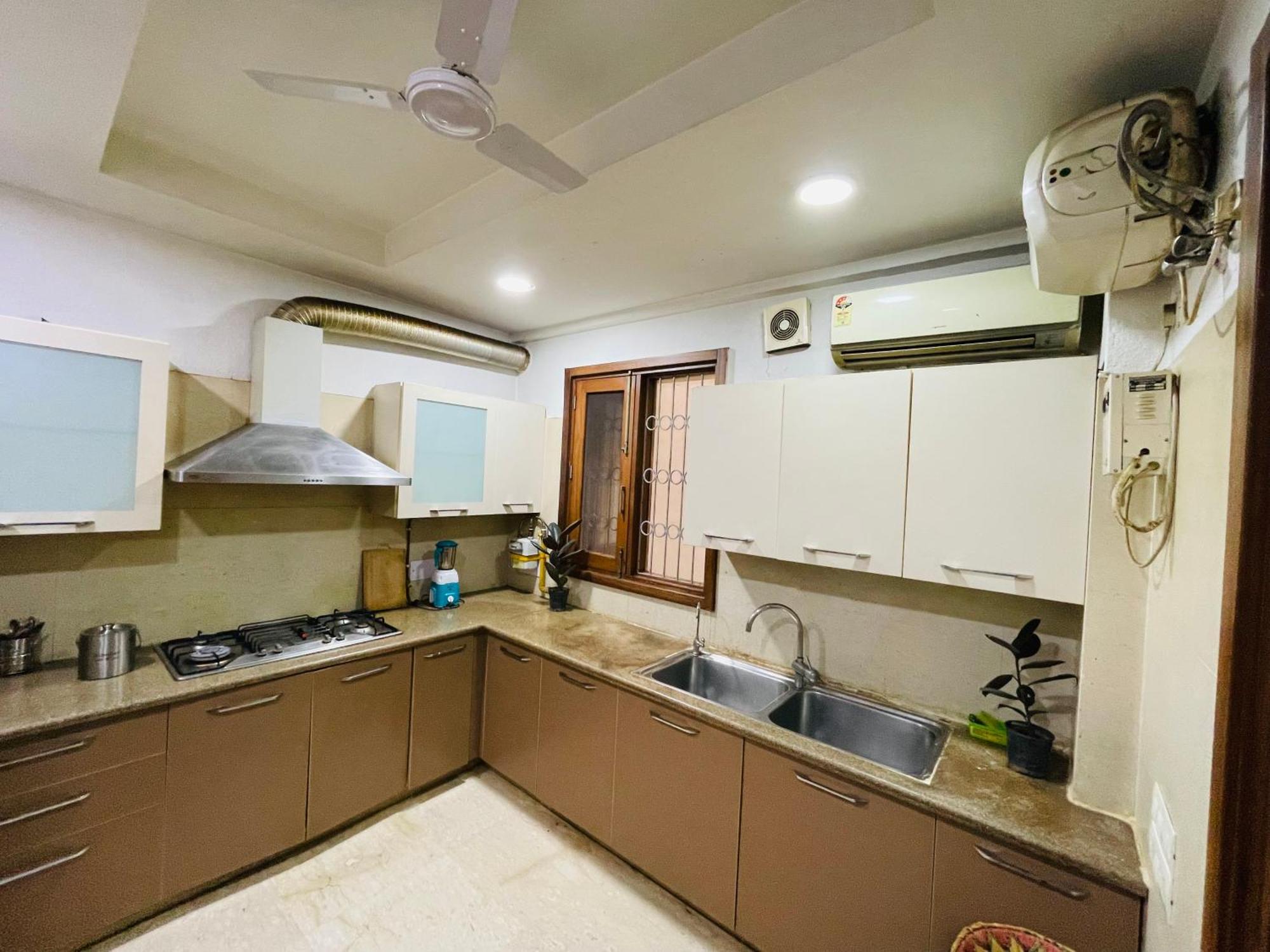Fortune Service 4bhk,j191 Saket Apartment *