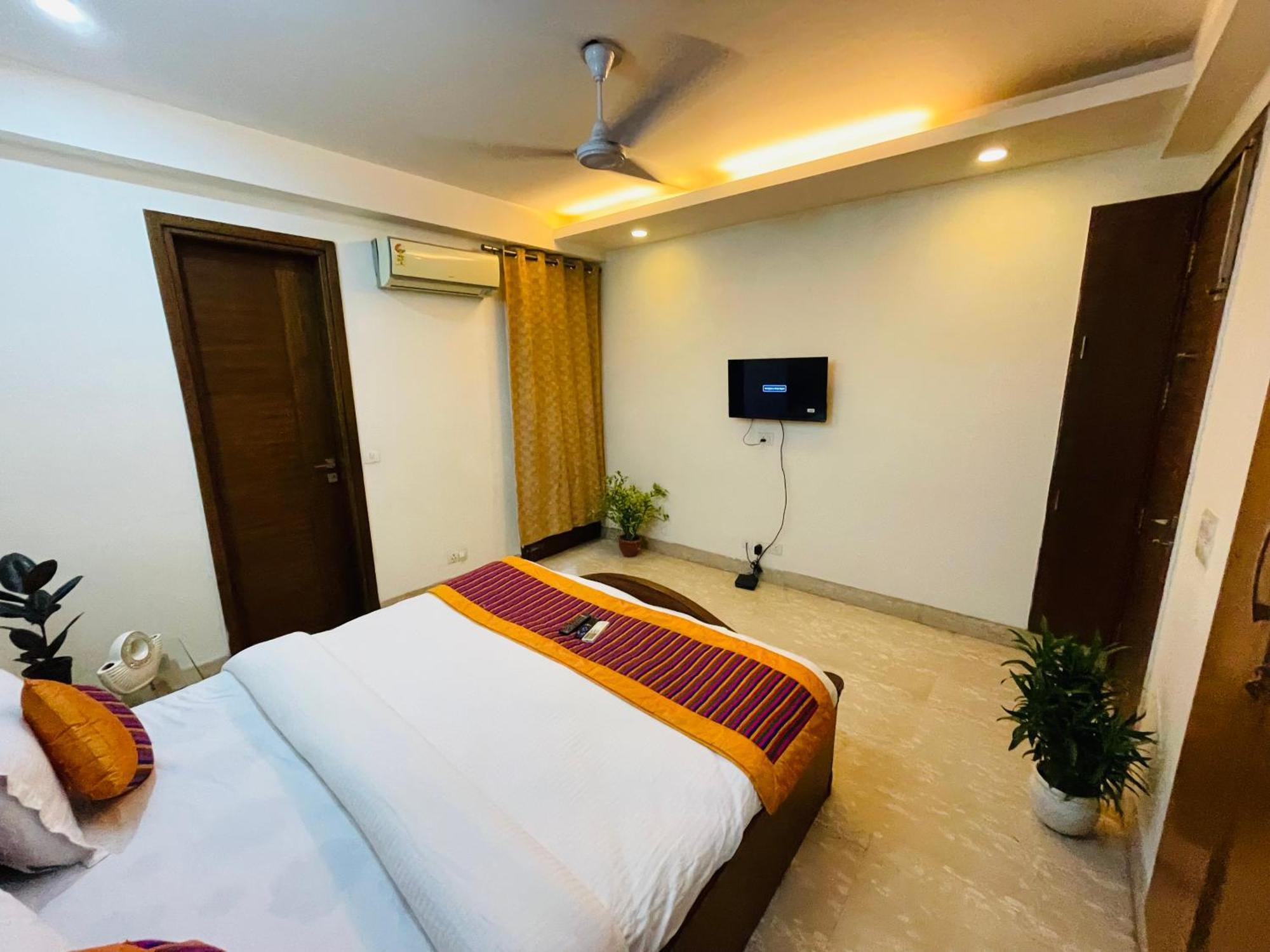 Apartment Fortune Service 4bhk,j191 Saket *