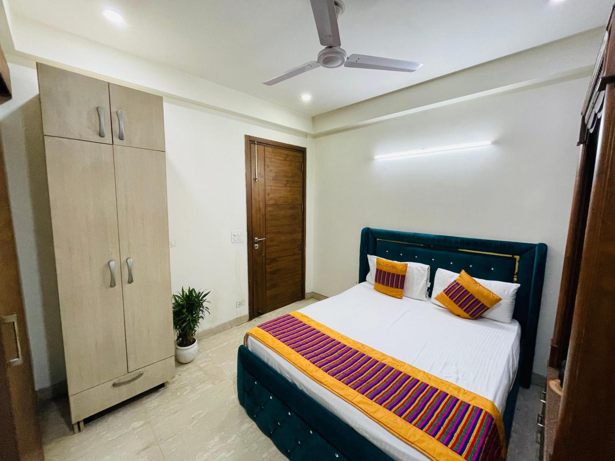 Apartment Fortune Service 4bhk,j191 Saket