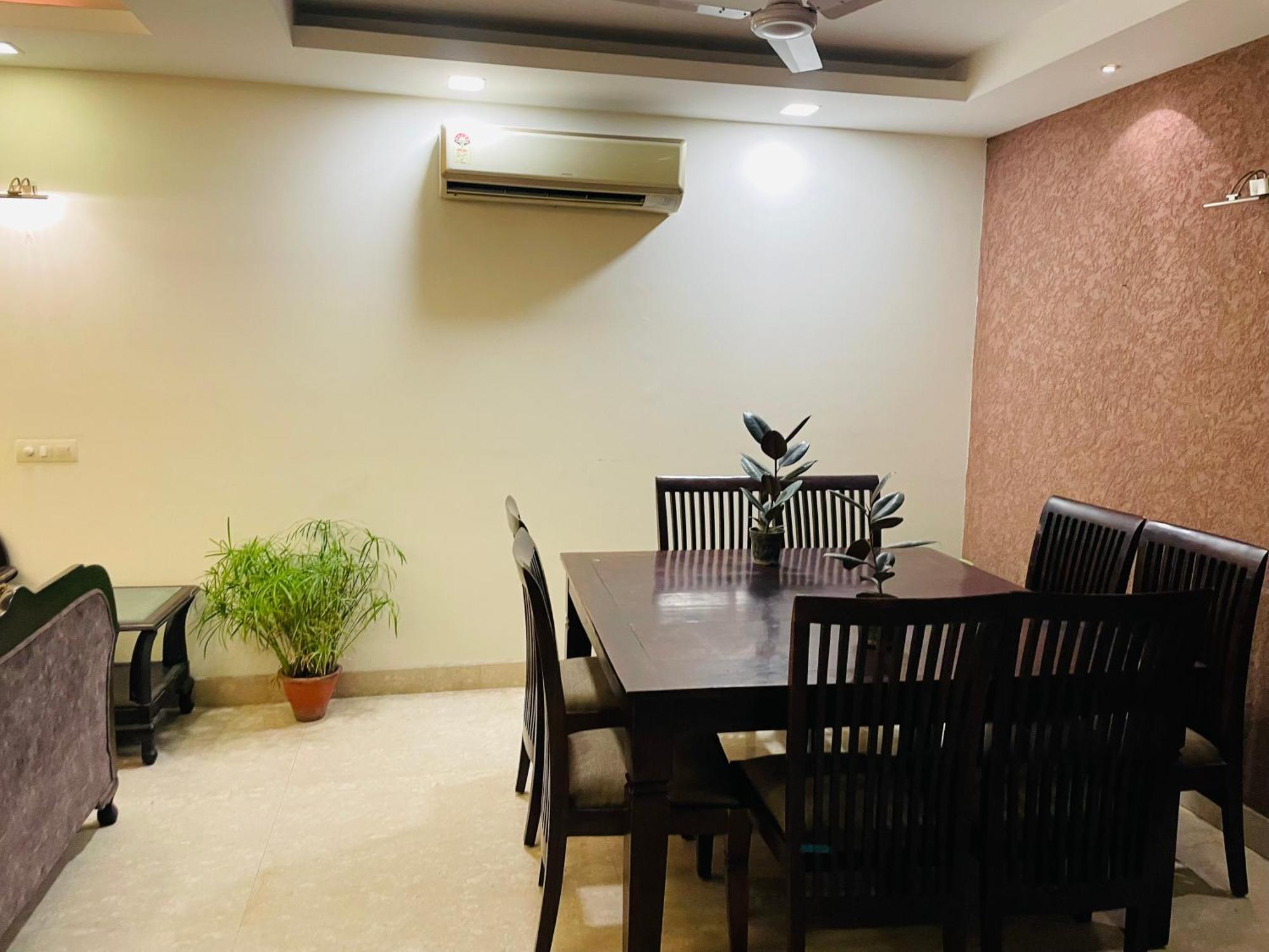 Apartment Fortune Service 4bhk,j191 Saket *