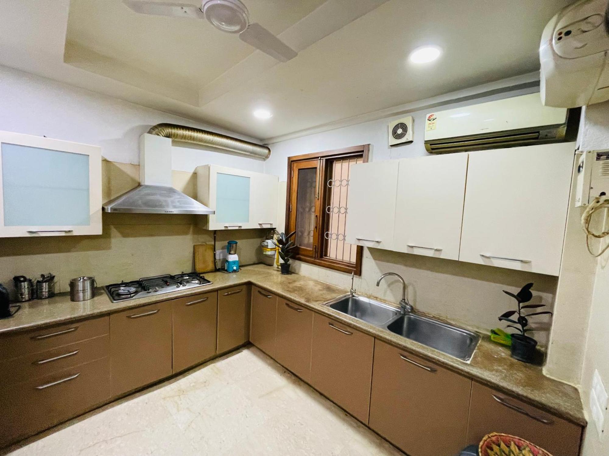 Apartment Fortune Service 4bhk,j191 Saket